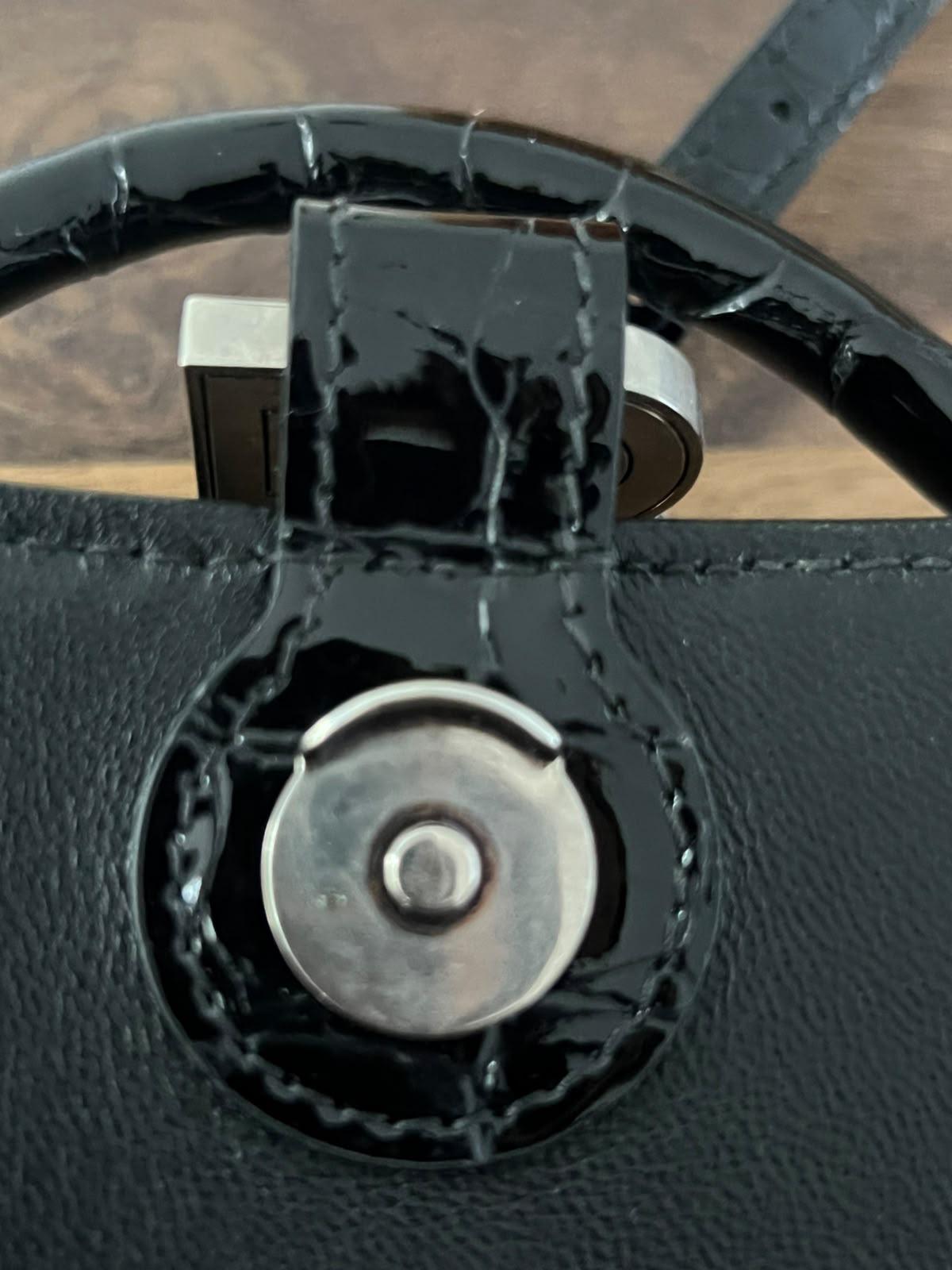 Sac noir Balenciaga - Ligne de sablier - Cuir gaufré Crocodile - Charnière