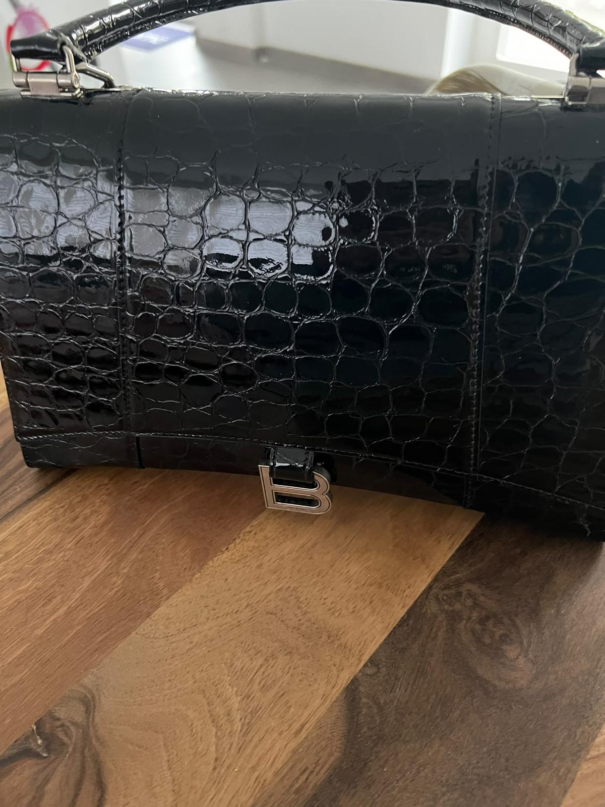 Sac noir Balenciaga - Ligne de sablier - Cuir gaufré Crocodile - Charnière