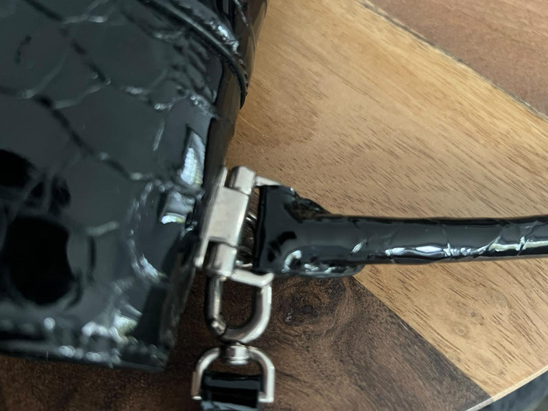Sac noir Balenciaga - Ligne de sablier - Cuir gaufré Crocodile - Charnière
