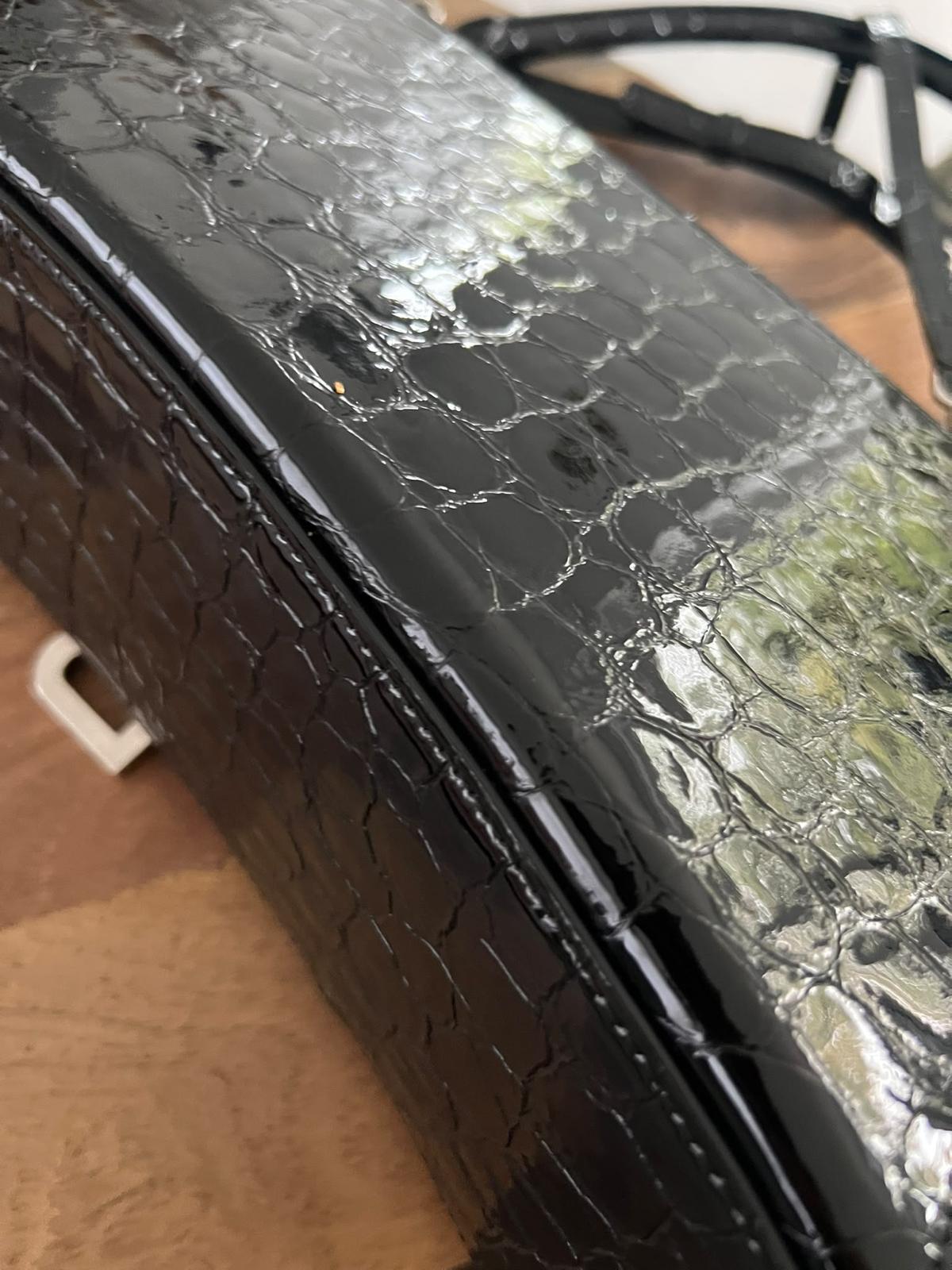 Sac noir Balenciaga - Ligne de sablier - Cuir gaufré Crocodile - Charnière